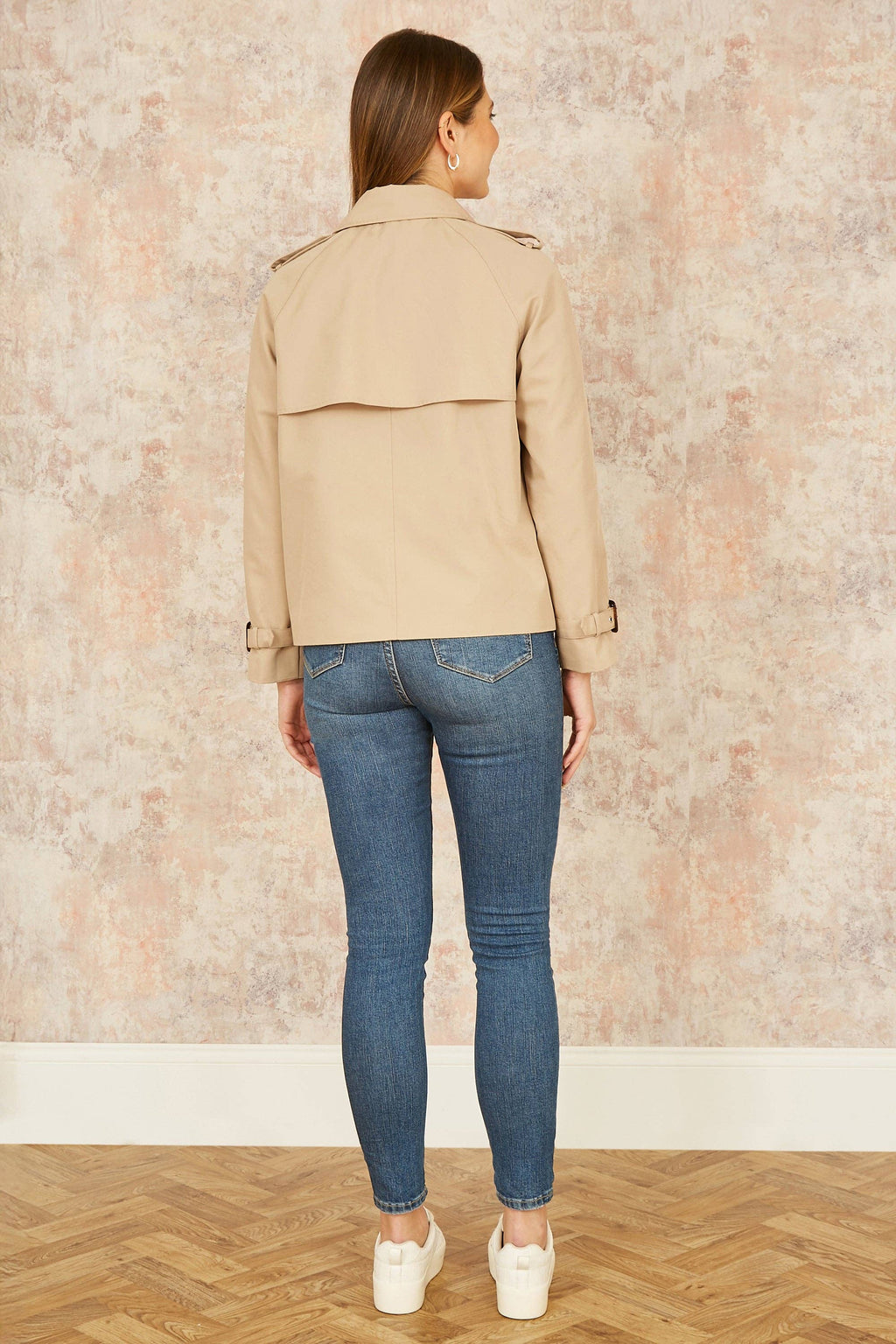 Yumi Beige Cropped Trench Jacket With Pockets and Check Lining: Beige / 14