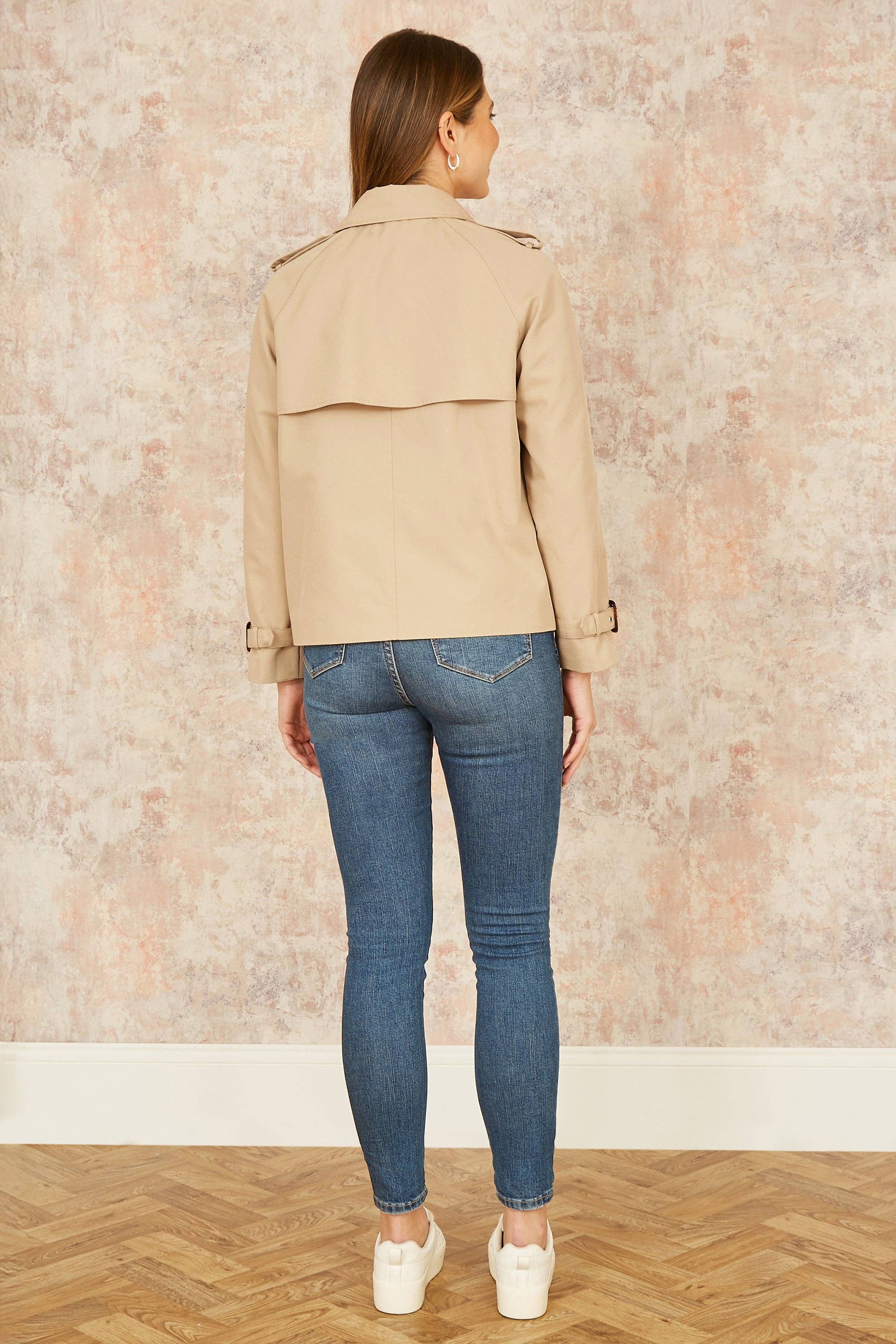 Yumi Beige Cropped Trench Jacket With Pockets and Check Lining: Beige / 14