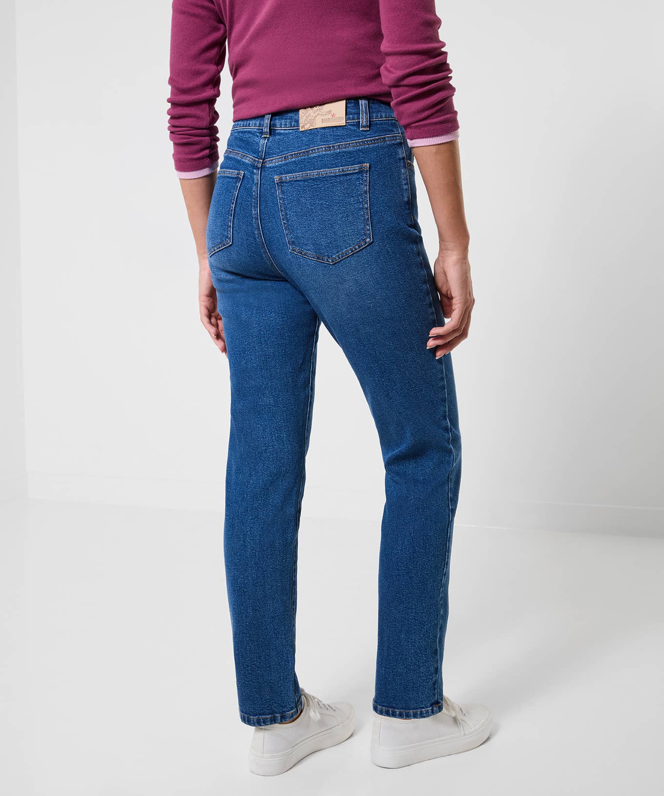 High Waisted Mom Jeans With Light Wash: Blue / 99% Cotton, 1% Elastane / 10S