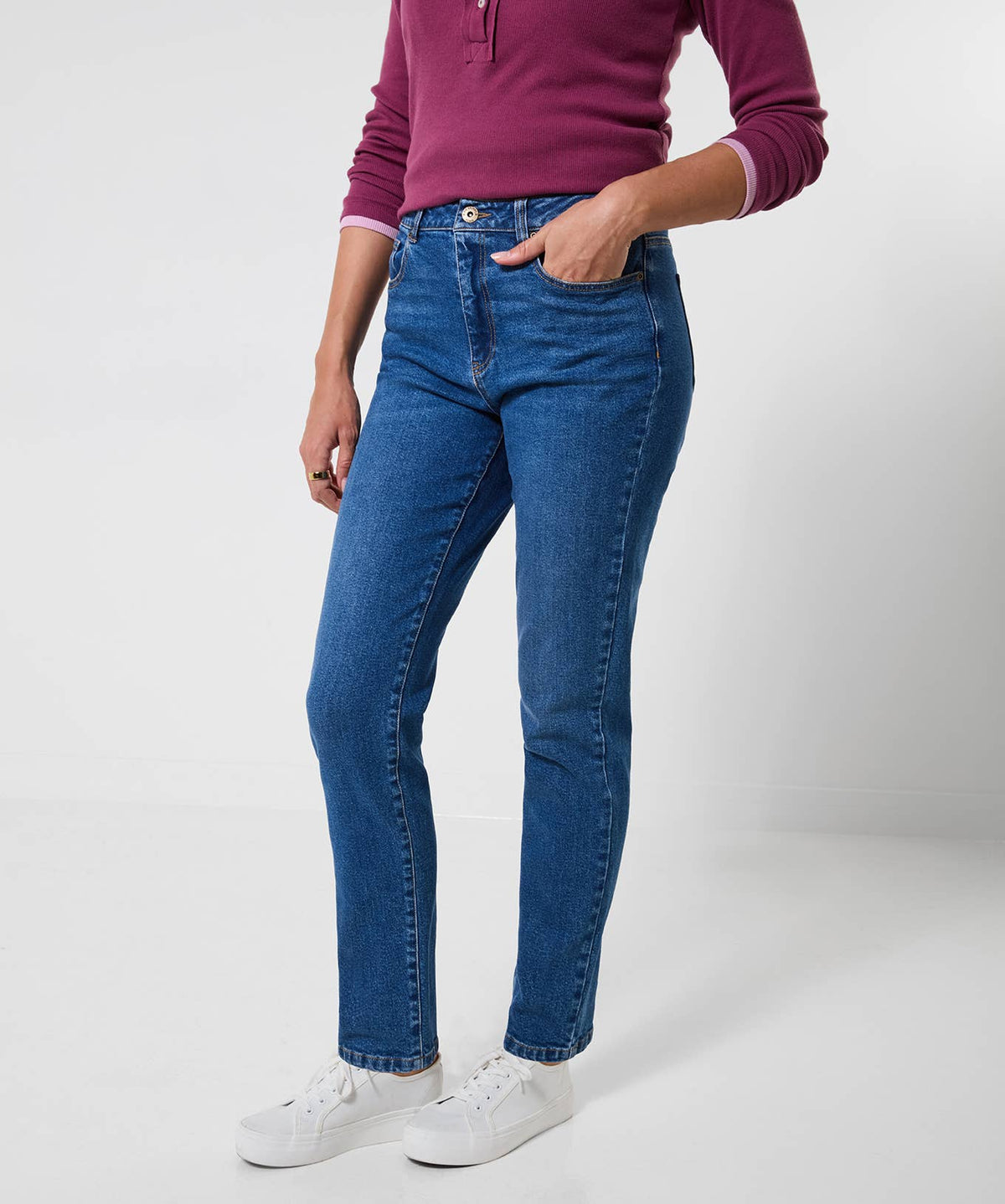 High Waisted Mom Jeans With Light Wash: Blue / 99% Cotton, 1% Elastane / 10S