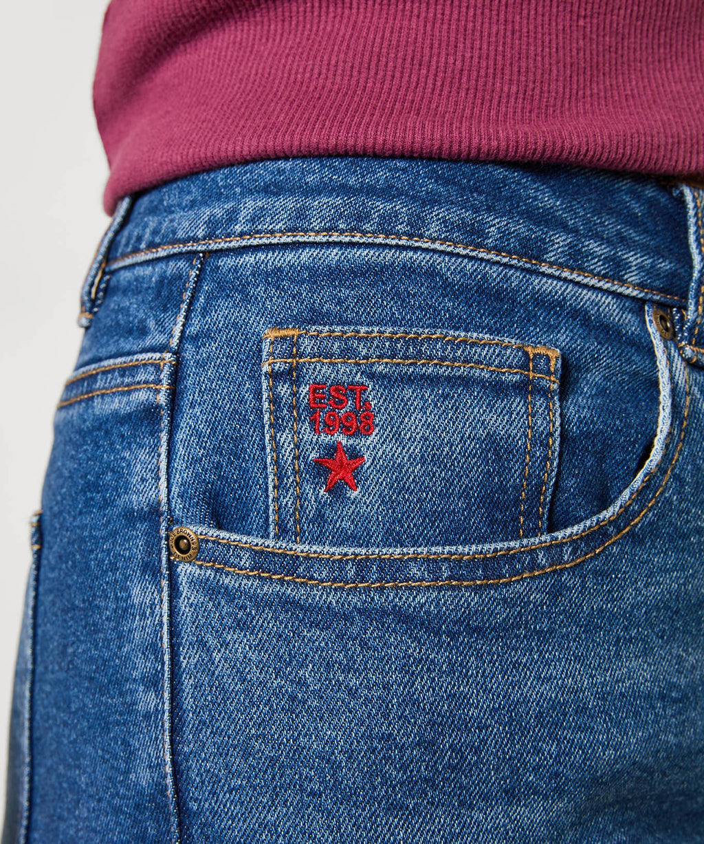 High Waisted Mom Jeans With Light Wash: Blue / 99% Cotton, 1% Elastane / 16S