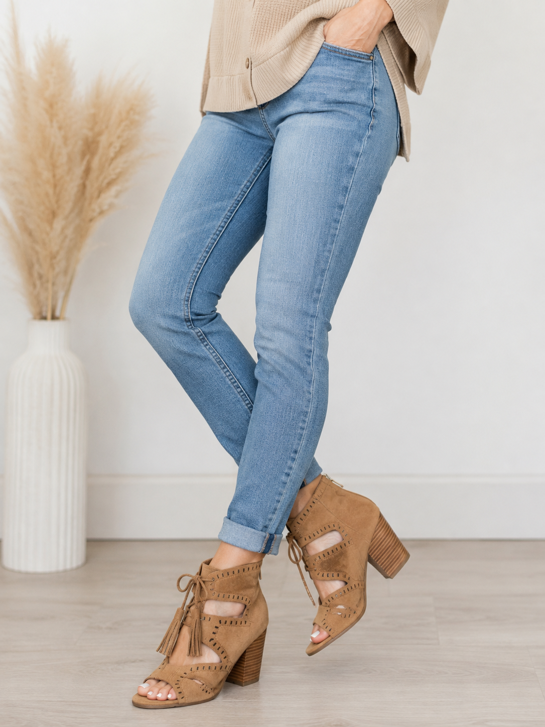 Daisy tie up sandals