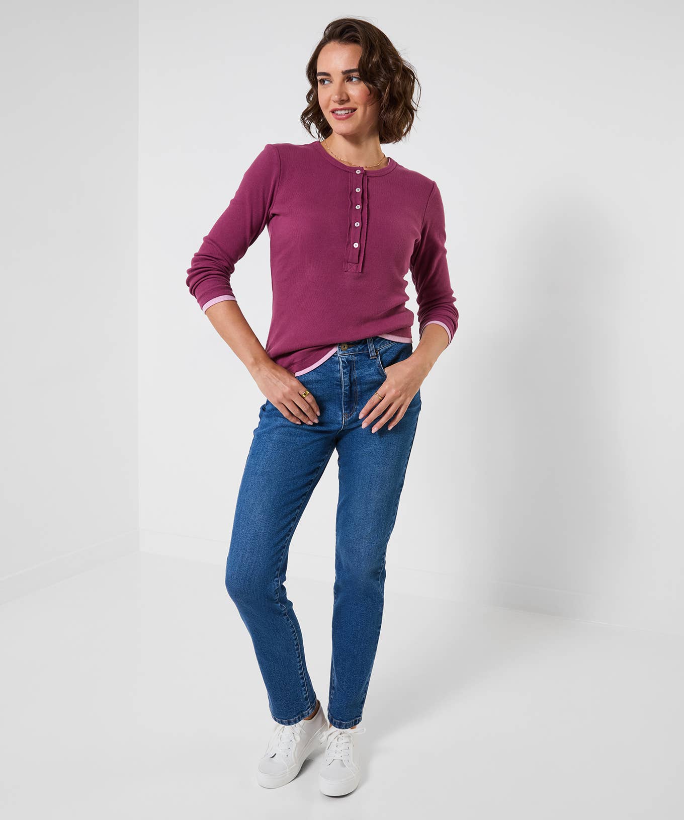 High Waisted Mom Jeans With Light Wash: Blue / 99% Cotton, 1% Elastane / 10S